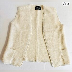 Vtg.100% Alpaca Wool Sadar Made in Peru vest in cream with crochet details. L